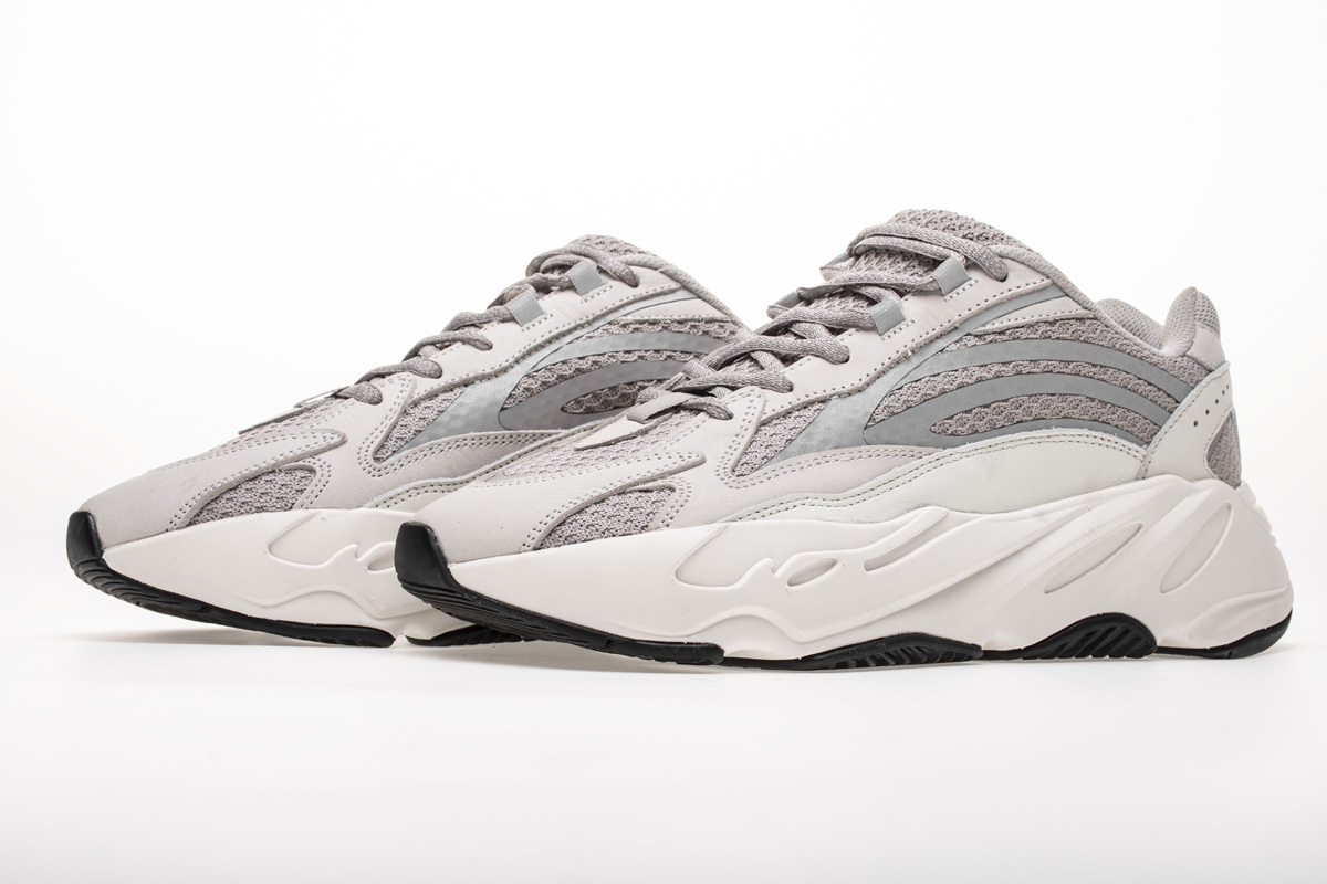 kasut yeezy 700