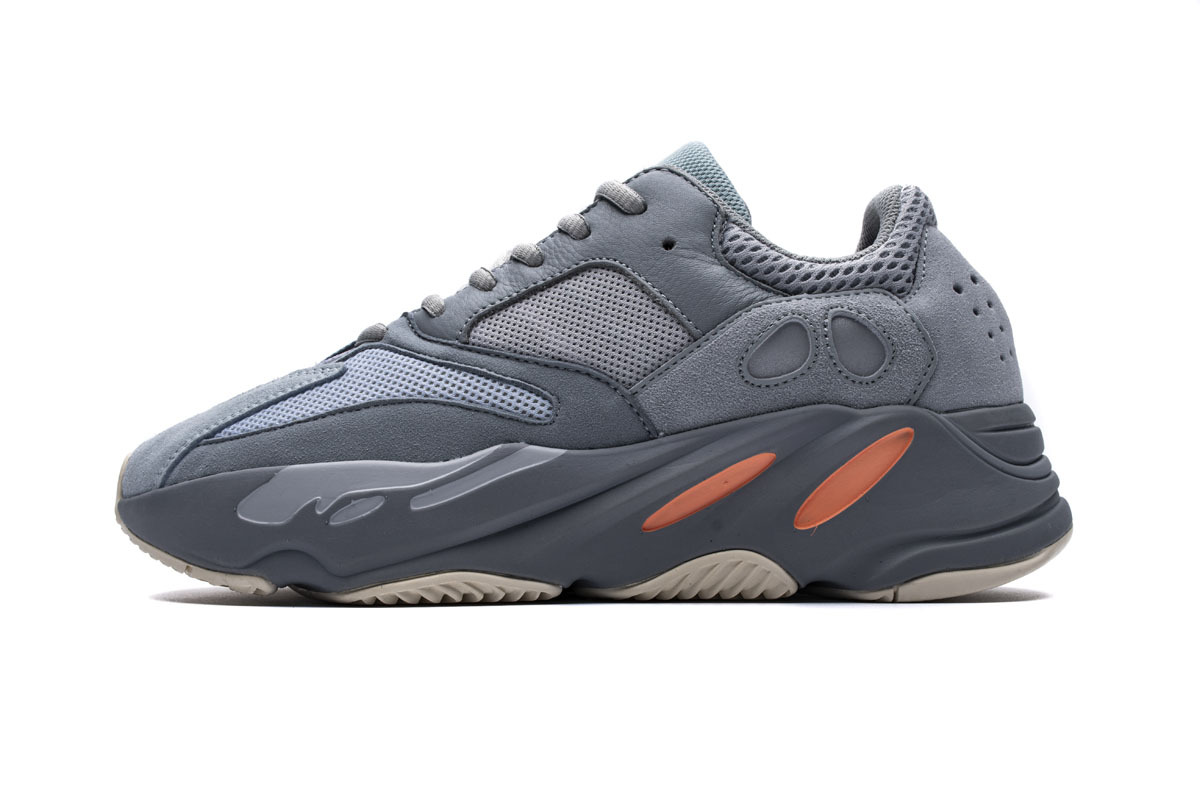 kasut yeezy 700