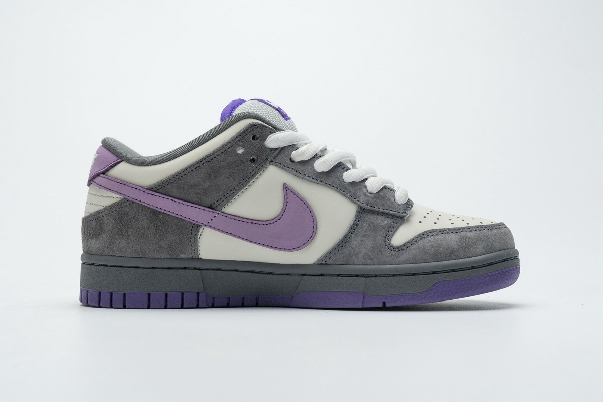 gray and purple dunks