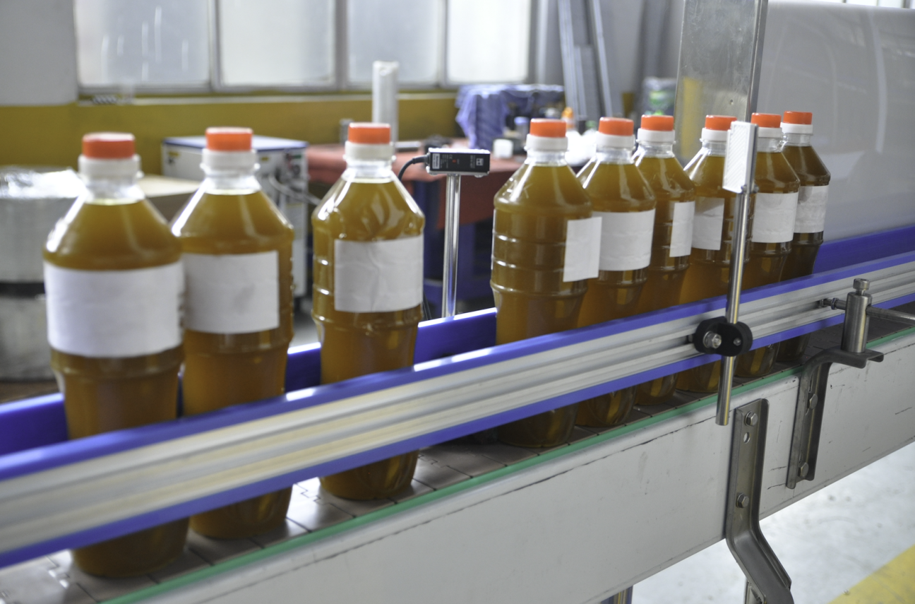 Edible oil filling machine