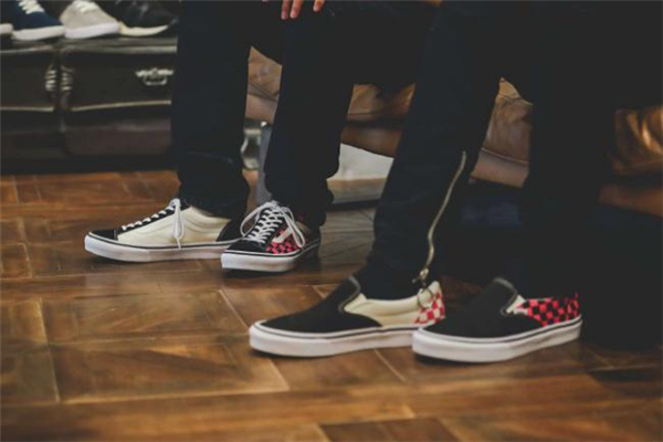 The Difference Between the Japanese Version and the US Version of Vans